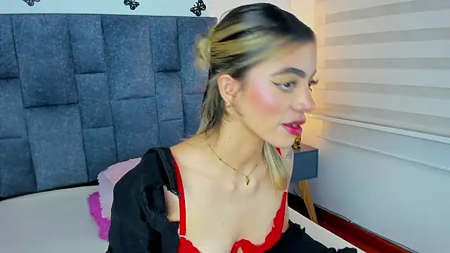 Snapshot of Violetta_Ficher chatting on April 26, 2026, 2:42 am Violetta Ficher online show from April 26, 2026, 2:42 am