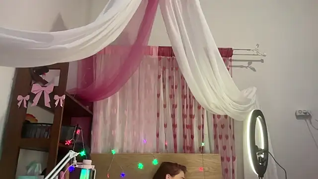 ScarletBottom online show from September 17, 2025, 11:23 am