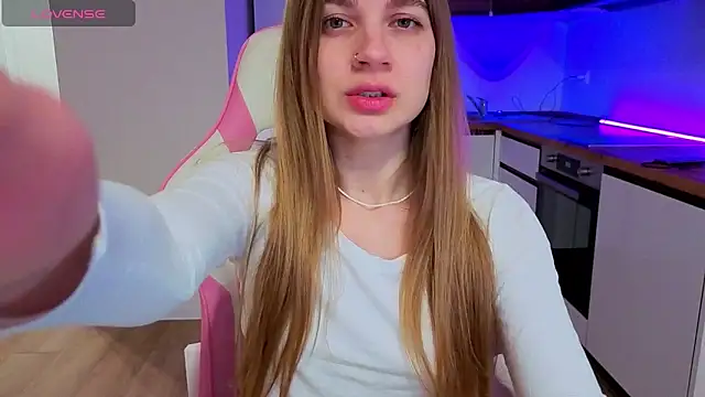 Enjoy everymoment  online show from April 15, 2026, 4:03 pm