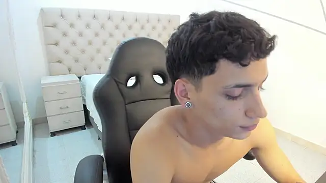 JhoanLeandro online show from October 25, 2025, 7:05 am