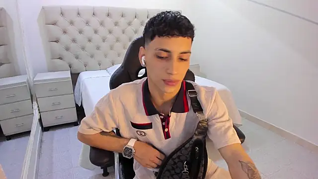 JhoanLeandro online show from January 10, 2026, 4:25 am