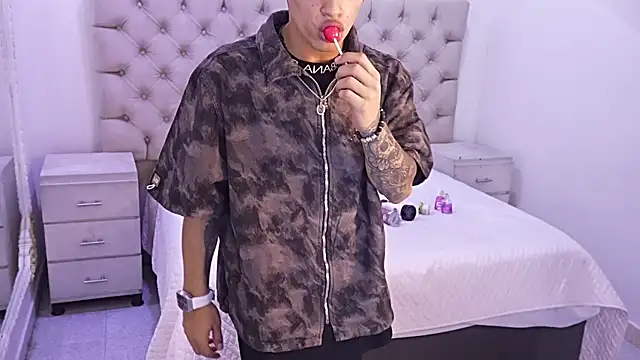 JhoanLeandro online show from March 7, 2026, 5:26 am