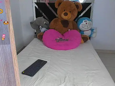 CatalinaSmith1 online show from September 17, 2025, 11:17 pm