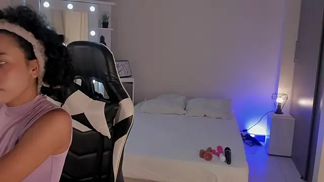 Snapshot of leahaltomm chatting on March 20, 2025, 7:46 pm leahaltomm online show from March 20, 2025, 7:46 pm