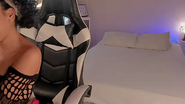 Snapshot of leahaltomm chatting on March 22, 2025, 5:41 pm leahaltomm online show from March 22, 2025, 5:41 pm