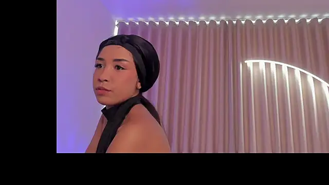 Snapshot of leahaltomm chatting on September 15, 2025, 7:47 pm leahaltomm online show from September 15, 2025, 7:47 pm