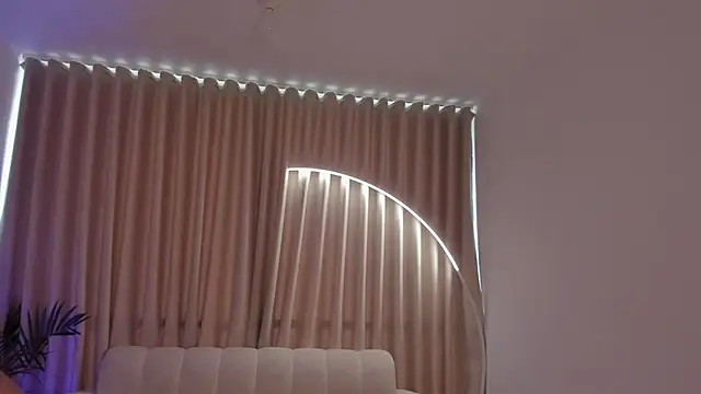 Snapshot of leahaltomm chatting on September 21, 2025, 7:59 pm leahaltomm online show from September 21, 2025, 7:59 pm