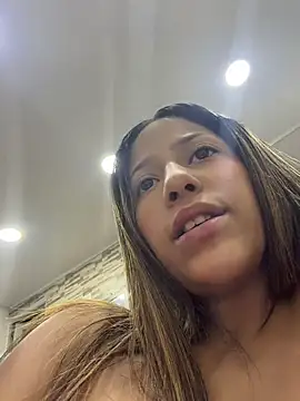 Snapshot of vicky_bass chatting on November 27, 2025, 12:24 am vicky bass online show from November 27, 2025, 12:24 am