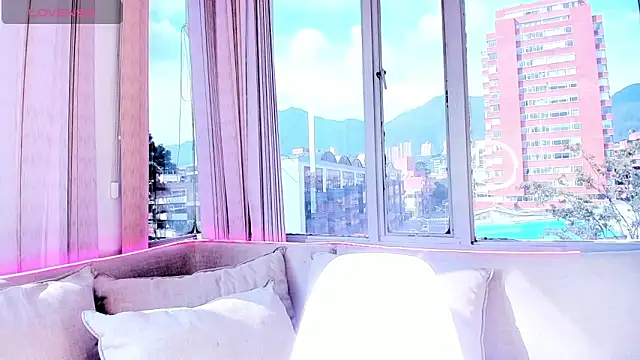 Daphne chers online show from November 7, 2025, 7:47 pm