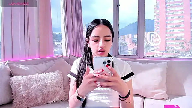 Daphne chers online show from December 2, 2025, 7:53 pm