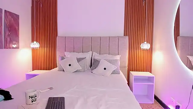 Snapshot of khloe-sweet chatting on February 11, 2026, 12:32 pm khloe-sweet online show from February 11, 2026, 12:32 pm