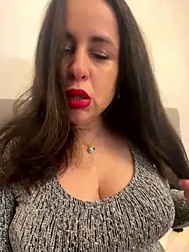 Snapshot of laarti chatting on January 7, 2026, 11:12 am laarti online show from January 7, 2026, 11:12 am