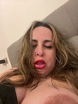 Snapshot of laarti chatting on February 12, 2026, 10:49 pm laarti online show from February 12, 2026, 10:49 pm