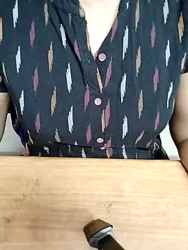 Tamil Radha online show from December 5, 2025, 6:04 pm