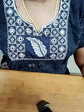 Tamil Radha online show from December 17, 2025, 5:46 am