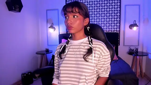 Gigi Strawberry online show from March 14, 2025, 4:32 am