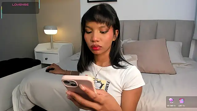 Gigi Strawberry online show from September 10, 2025, 4:45 am