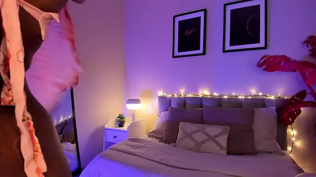 Gigi Strawberry online show from January 14, 2026, 4:40 am