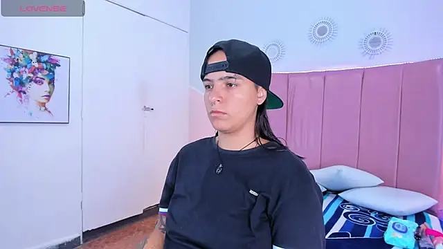 Liiam smith  online show from October 24, 2025, 1:29 pm