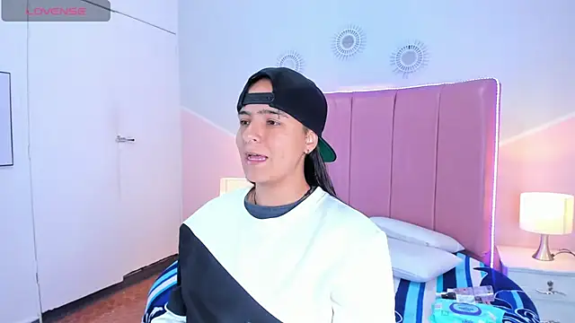 Liiam smith  online show from October 25, 2025, 12:45 pm