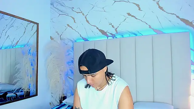 Liiam smith  online show from November 1, 2025, 1:24 pm