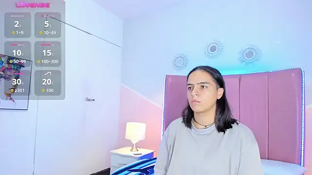 Liiam smith  online show from November 18, 2025, 1:48 pm