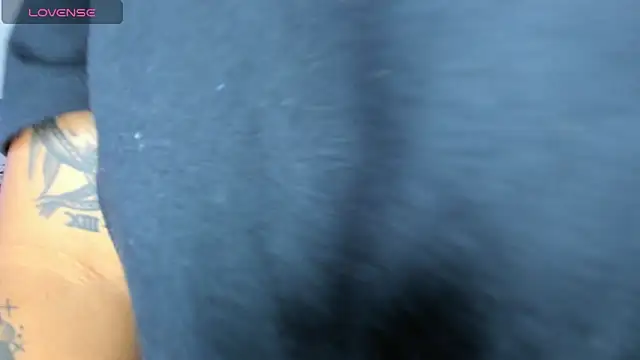 Liiam smith  online show from November 28, 2025, 1:14 pm