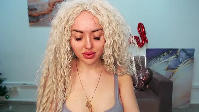 MissisCaty online show from February 6, 2025, 10:43 pm