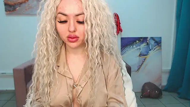 MissisCaty online show from February 10, 2025, 7:49 pm