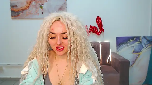 MissisCaty online show from February 13, 2025, 10:43 pm