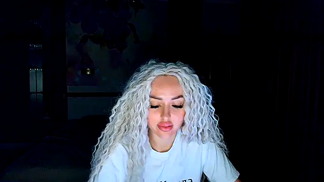 MissisCaty online show from September 14, 2025, 6:29 pm