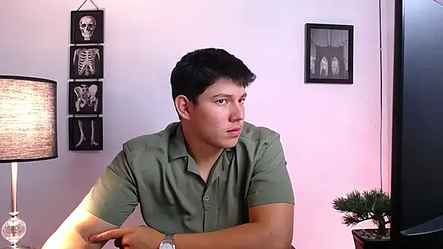 JamesCr  online show from October 23, 2025, 2:22 am