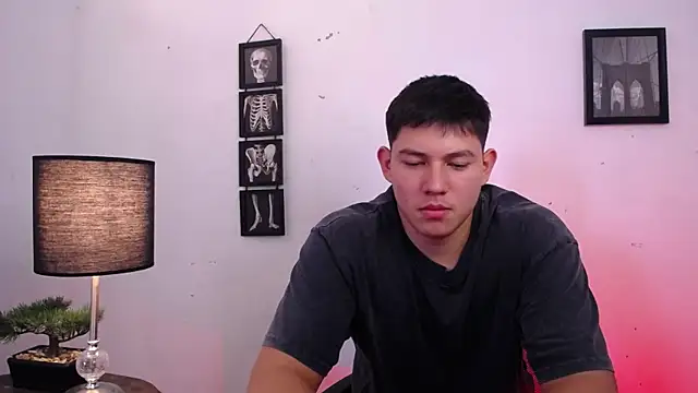 JamesCr  online show from November 6, 2025, 2:51 pm