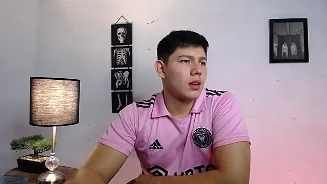 JamesCr  online show from November 12, 2025, 12:33 am