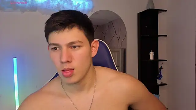 Snapshot of JamesCr_ chatting on June 27, 2026, 7:19 pm JamesCr online show from June 27, 2026, 7:19 pm