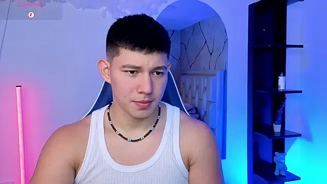 Snapshot of JamesCr_ chatting on July 7, 2026, 12:20 pm JamesCr online show from July 7, 2026, 12:20 pm