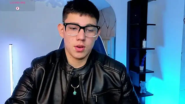 Snapshot of JamesCr_ chatting on July 8, 2026, 1:04 pm JamesCr online show from July 8, 2026, 1:04 pm