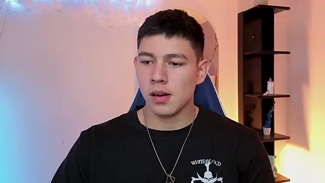 Snapshot of JamesCr_ chatting on July 11, 2026, 12:41 pm JamesCr online show from July 11, 2026, 12:41 pm