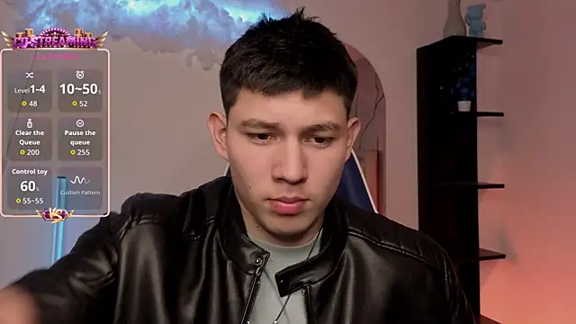 Snapshot of JamesCr_ chatting on July 16, 2026, 12:33 pm JamesCr online show from July 16, 2026, 12:33 pm