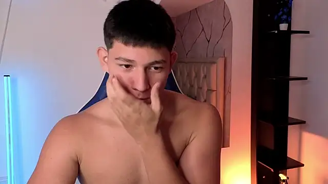 Snapshot of JamesCr_ chatting on July 28, 2026, 12:48 pm JamesCr online show from July 28, 2026, 12:48 pm