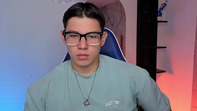 Snapshot of JamesCr_ chatting on August 5, 2026, 12:30 pm JamesCr online show from August 5, 2026, 12:30 pm