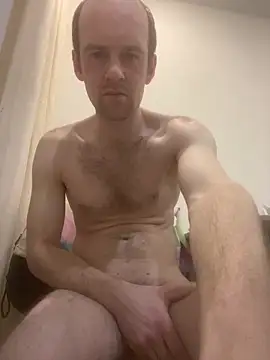 LynnAhNight online show from January 7, 2026, 3:42 am