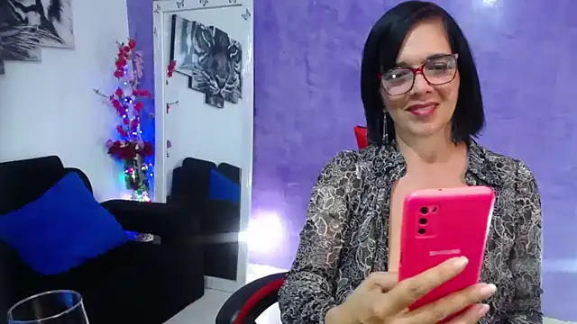 Snapshot of sarasmith3 chatting on October 19, 2025, 10:10 pm sarasmith3 online show from October 19, 2025, 10:10 pm