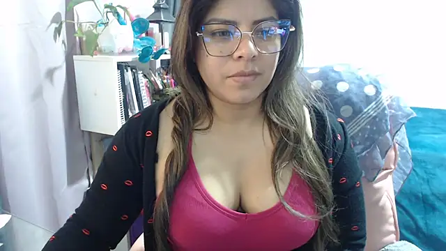 Snapshot of KatteAngelLat chatting on November 17, 2025, 11:43 pm KatteAngelLat online show from November 17, 2025, 11:43 pm