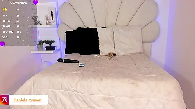 Danielaangelina online show from September 22, 2025, 5:20 am