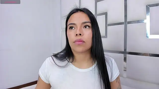 ZoeWan69 online show from May 31, 2026, 6:09 pm