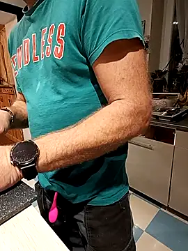 Snapshot of Dam70 chatting on November 8, 2025, 5:23 pm Dam70 online show from November 8, 2025, 5:23 pm