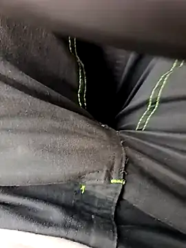 Snapshot of Dam70 chatting on December 2, 2025, 1:28 pm Dam70 online show from December 2, 2025, 1:28 pm