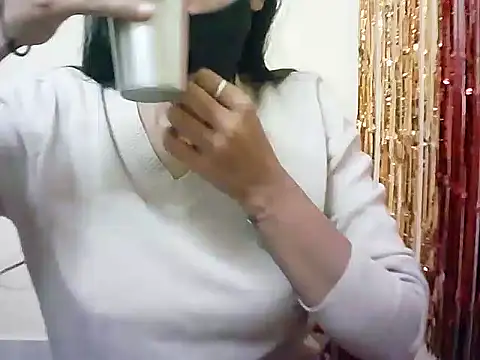 Snapshot of Rubi-Ji chatting on February 10, 2025, 2:48 pm Rubi-Ji online show from February 10, 2025, 2:48 pm
