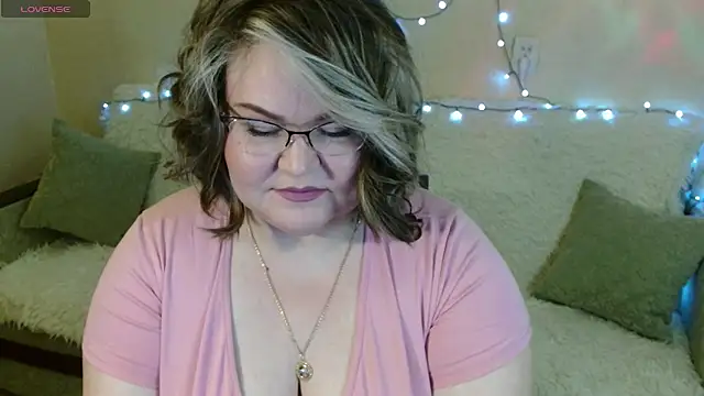 Vivien  wet online show from February 4, 2025, 8:06 pm